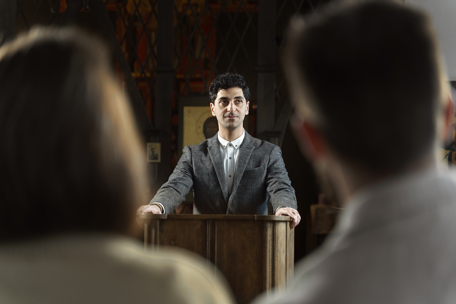 Professional funeral celebrant conducting a personalised memorial service in Croydon