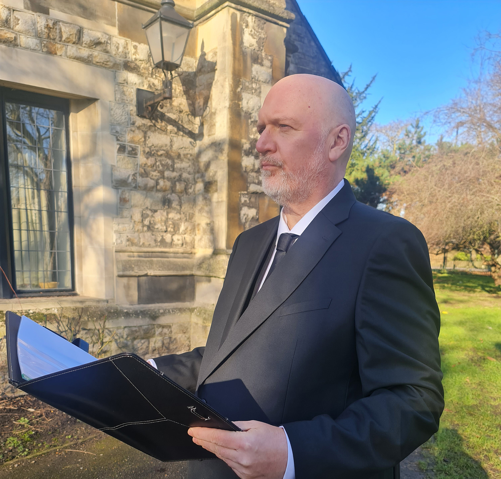Compassionate funeral celebrant offering a dignified service in Croydon