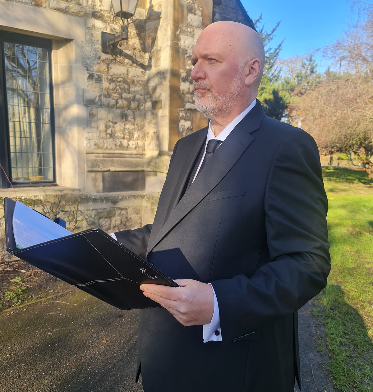 Compassionate funeral celebrant offering a dignified service in Croydon